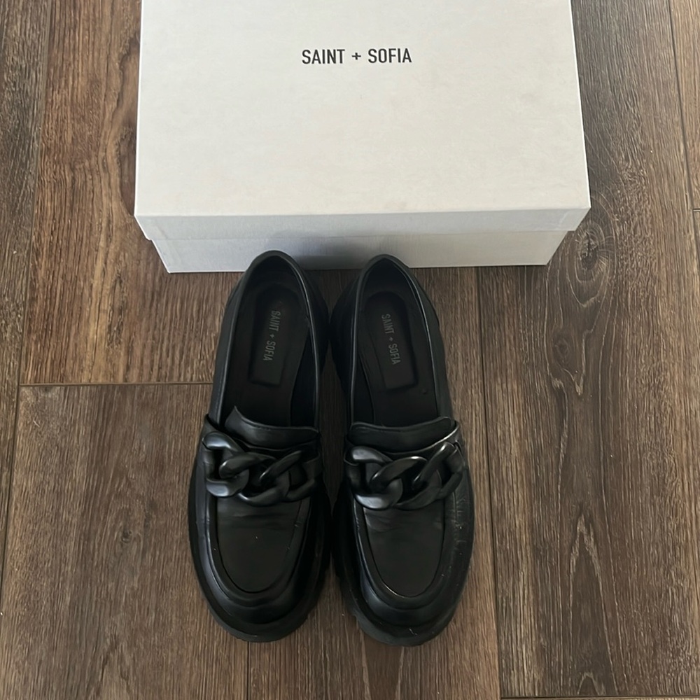 Saint+Sofia Black Leather Chain Detail Loafer Size 7